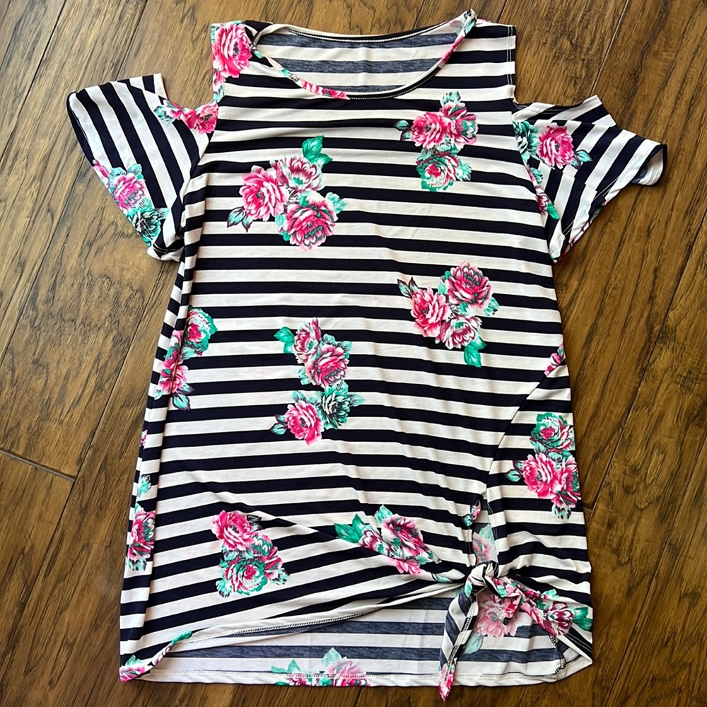 Size medium womens cut out shoulders top